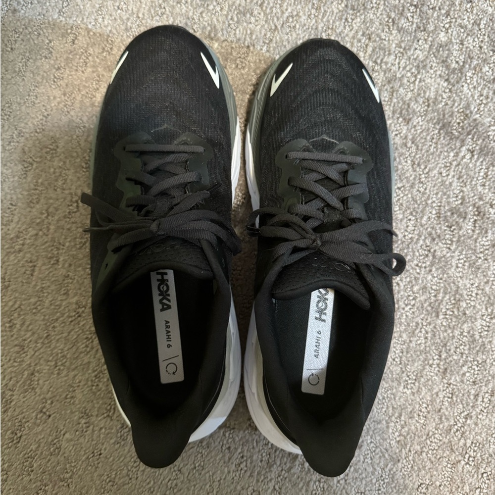 Hoka Arahi 6 women’s size 9.5